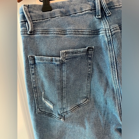 Good American Good Straight Split Back Pockets Jeans - Picture 10 of 16